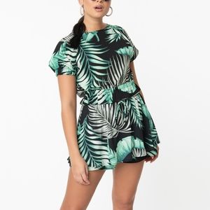 SET 👕🩳 - Retro Green & Black Palm Print Crop Blouse & Skort Set